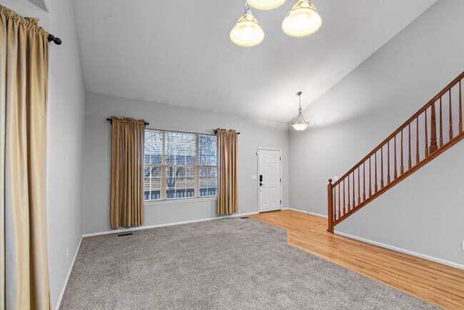 Foto del edificio - 6 Bedroom plus and office near Rigden Farms