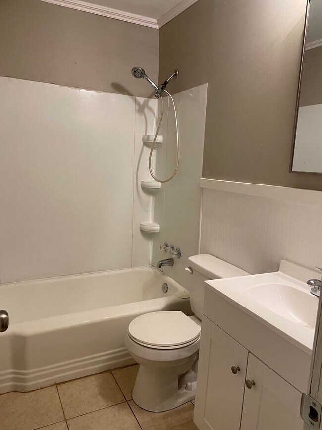 Foto del edificio - New kitchen!  3 beds, 1 bath large fenced yard