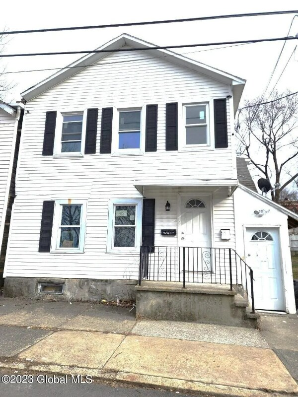 404 8th St Unit Fl 2, Troy, NY 12180 Room for Rent in Troy, NY