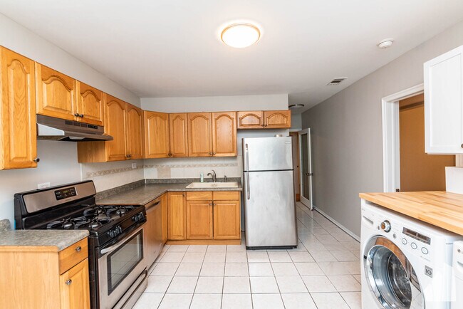 Building Photo - 2917 N Wisner Ave