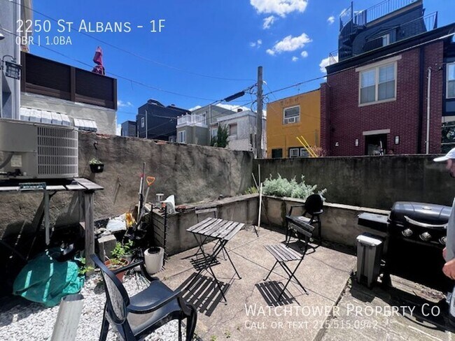 Building Photo - Spacious and Bright Studio with private ou...