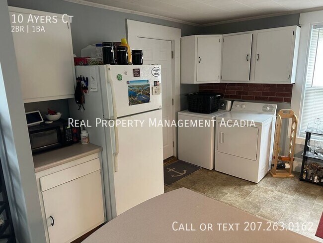 Foto del edificio - Spacious 2 Bedroom on Quiet St in Brewer