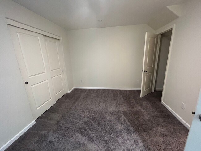 Foto del edificio - Spacious 5 Bedroom 4 Bathroom in Tulare!!