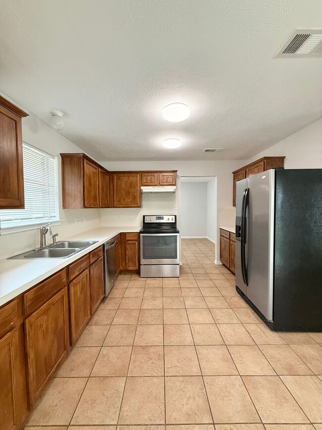 Building Photo - Beautiful One Story Home