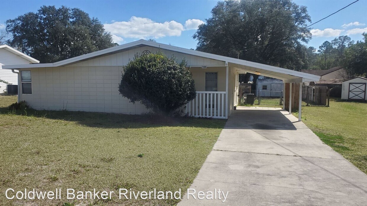2 br, 2 bath House 21696 SW RAINTREE ST House Rental in Dunnellon
