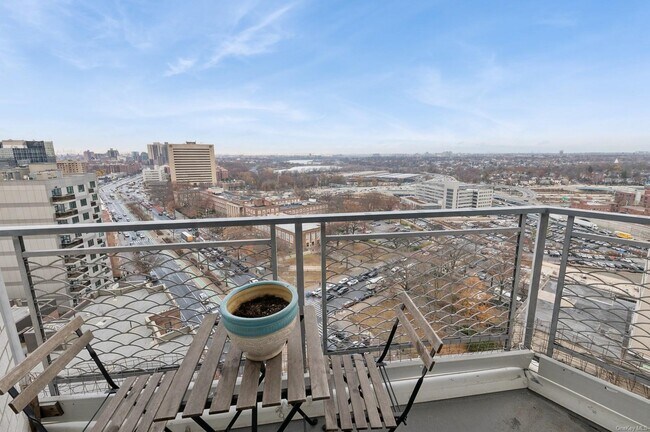 Foto del edificio - 125-10 Queens Blvd