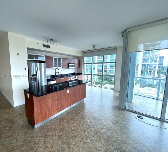 Foto del edificio - 3131 NE 188th St