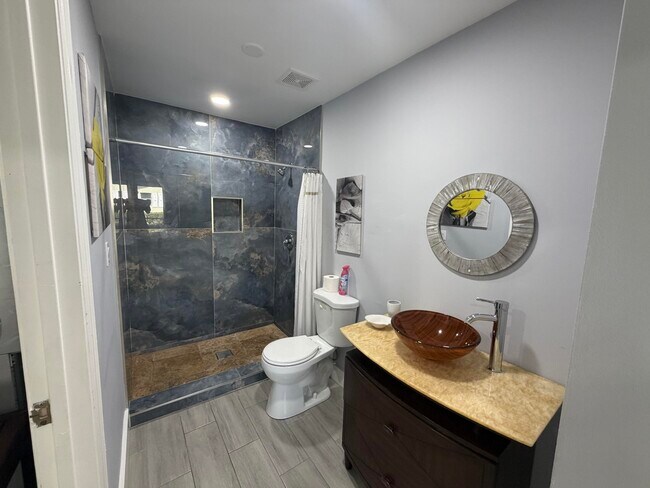 Building Photo - 1392 Riverside Cir