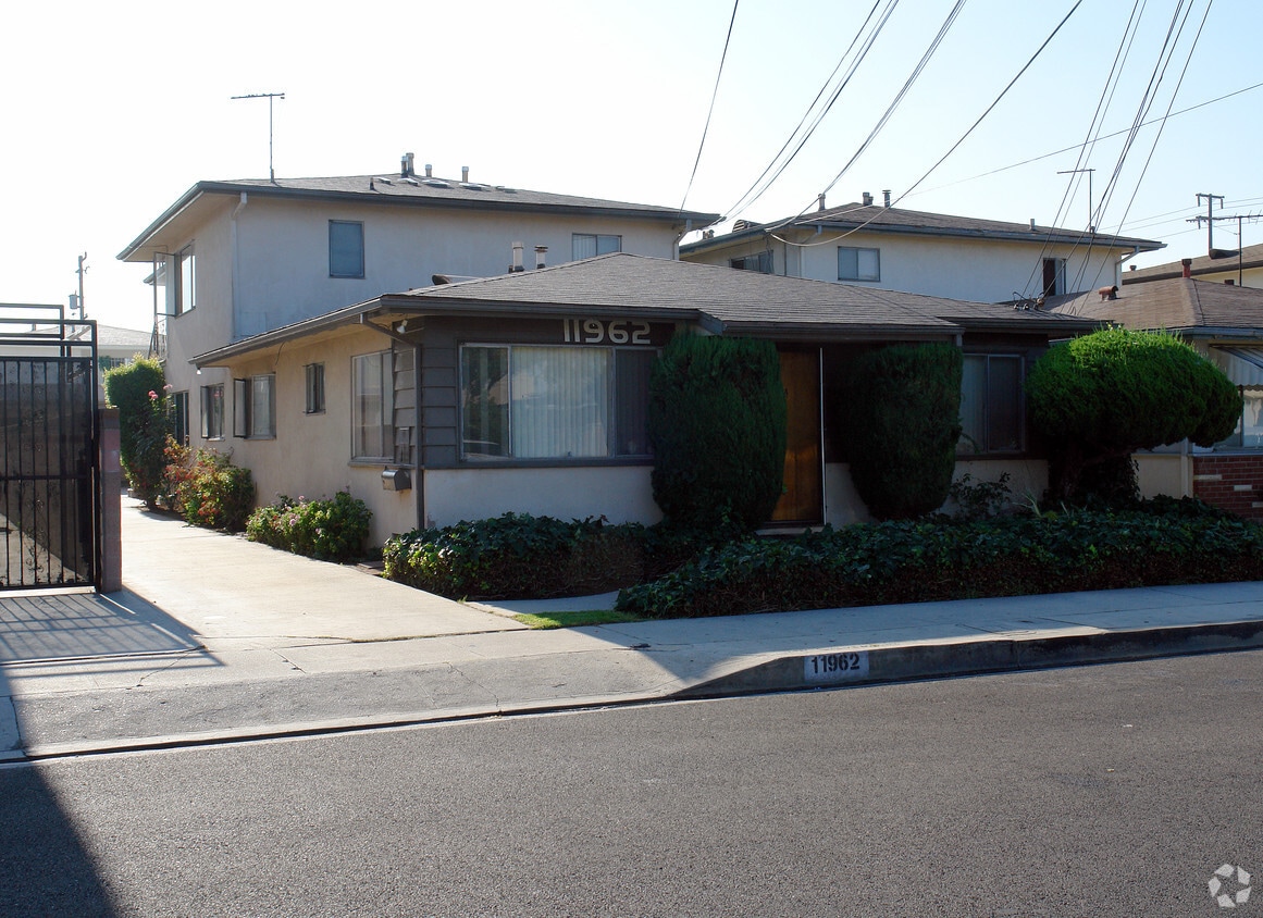 Primary Photo - 11962 Manor Dr