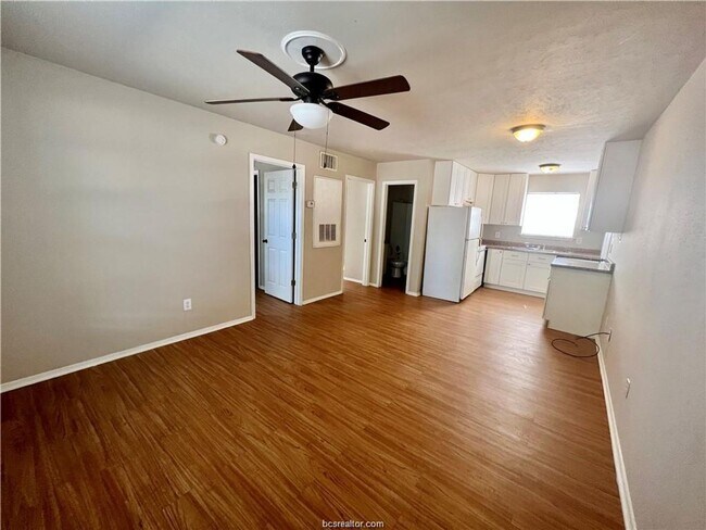 Building Photo - 2402 Jaguar Dr