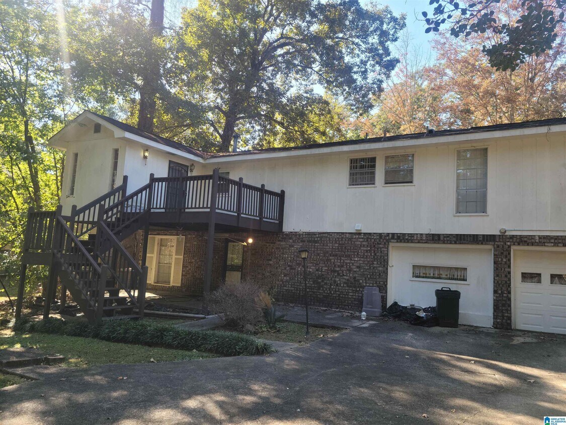 Building Photo - 1245 Pine Tree Dr