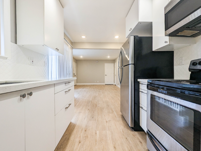 Building Photo - 465 Calderon Ave