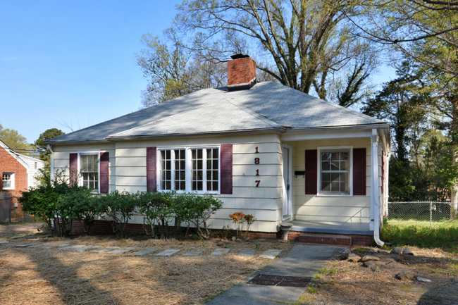 Building Photo - Cute Bungalow