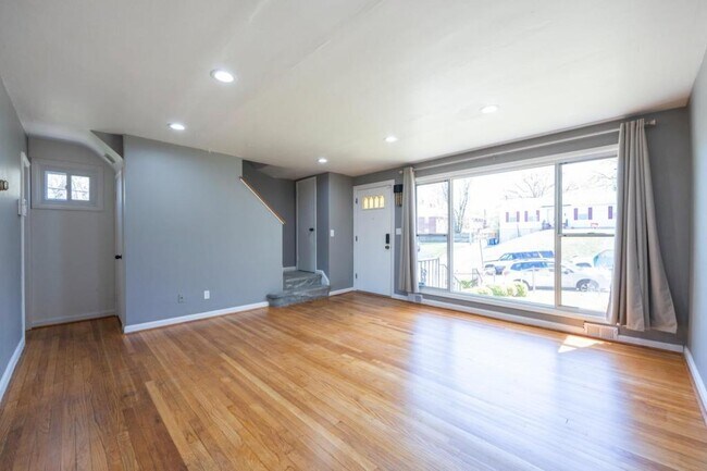 Foto del edificio - 2400 W Garrison Ave
