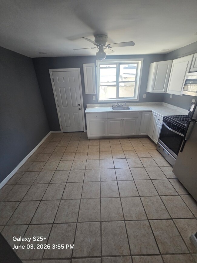 Building Photo - 944 Cantrell St