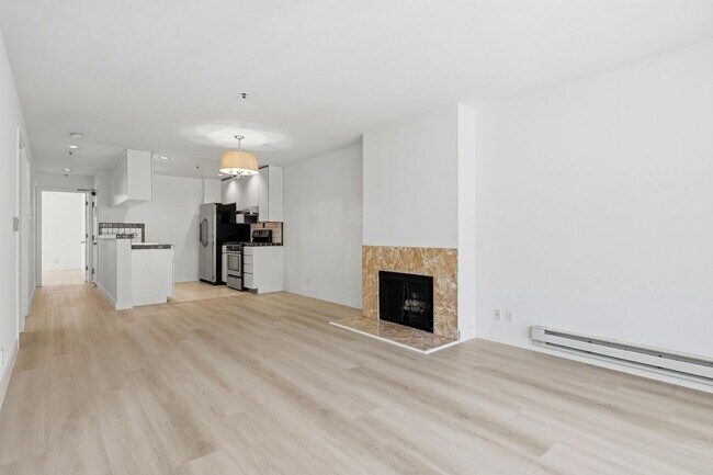 Building Photo - Hip Condo Apt. in the Mission+ Great Walkability+ Laundry in the building!