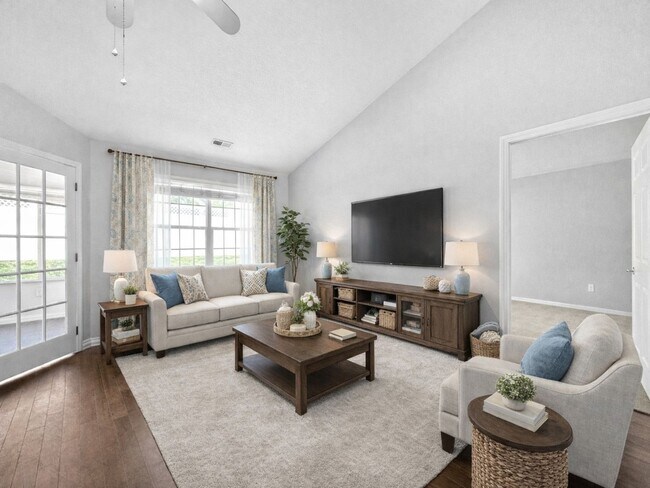 Foto del edificio - Beautiful 2BR 2BA Home w/ Sunroom • Full Kitchen Suite • Attached Garage in Columbus