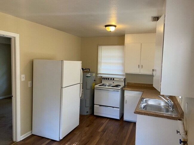 Foto del edificio - 2 bedroom/1 bath Apartment home