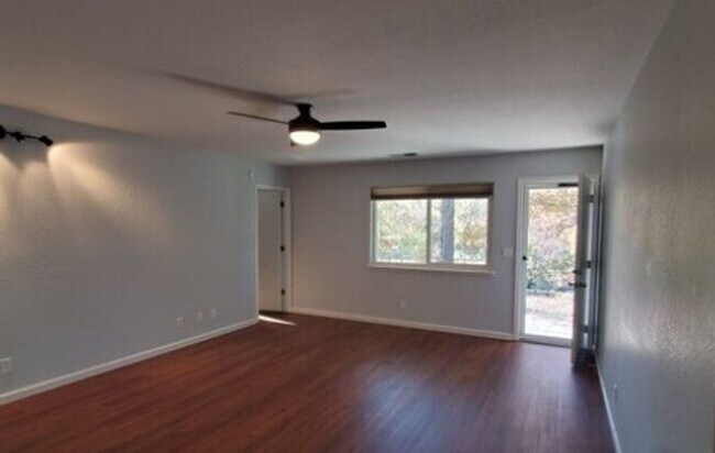 Foto del edificio - Charming 3-Bedroom Home in Peaceful Sonora...