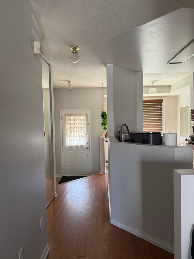 Building Photo - 5 Marabrooke St