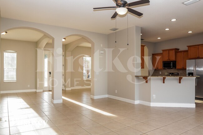 Building Photo - 2655 Palomar Ave SE