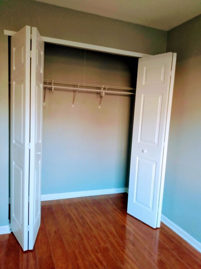 Armario del segundo dormitorio - 570 Mesa Dr