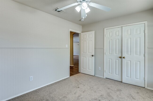 Foto del edificio - 5608 Seafield Ln