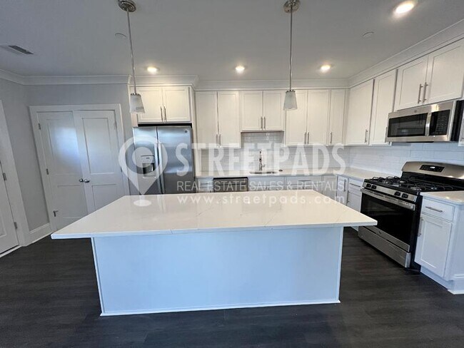 Building Photo - 5 bedroom in Boston MA 02134