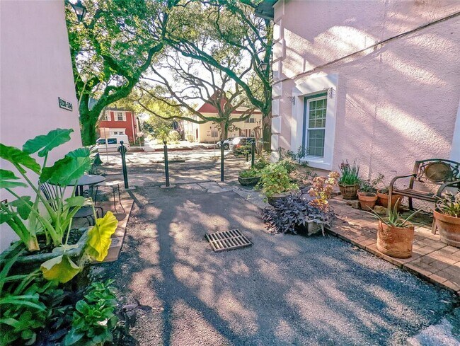 Building Photo - 5240 Arboles Dr