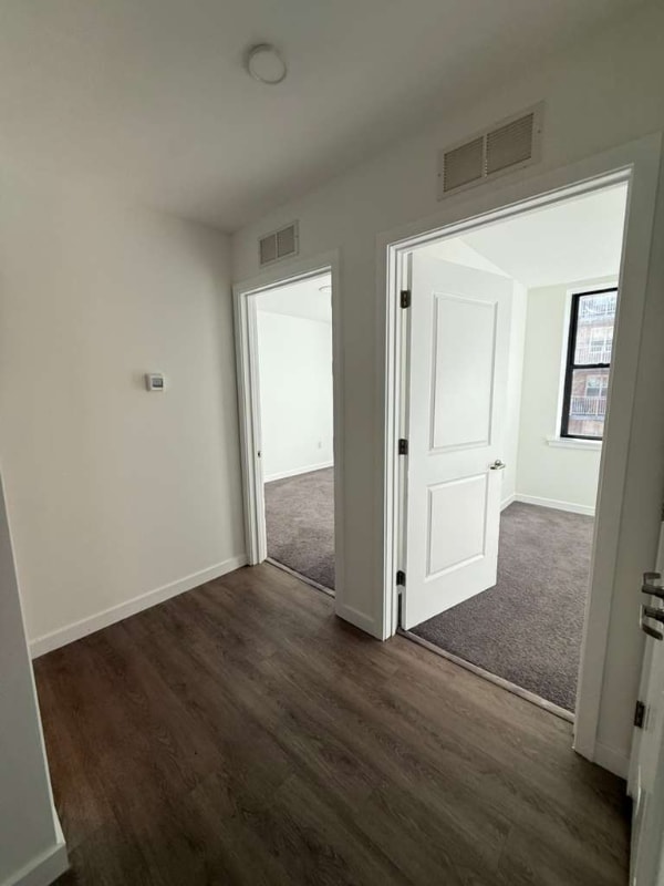 Foto del edificio - 329 W State St