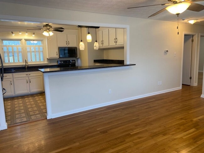 Foto del edificio - Updated brick ranch in Sandston VA