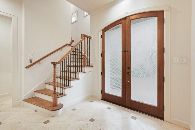 Foto del edificio - 521 Lovett Blvd