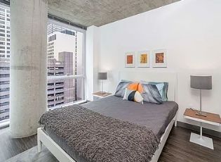 Foto del edificio - 215 W Lake St