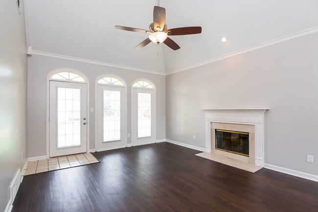 Building Photo - 8925 Lake Springs Cove