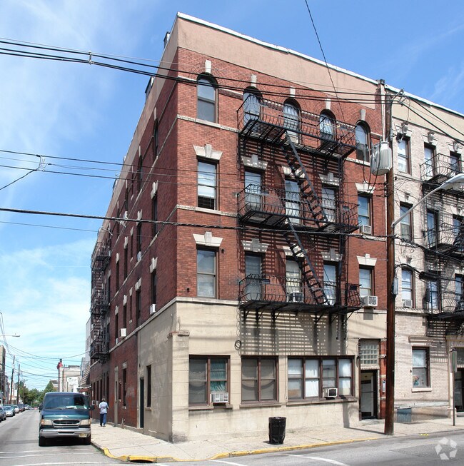 42014209 Palisade Ave, Union City, NJ 07087 Apartments in Union City