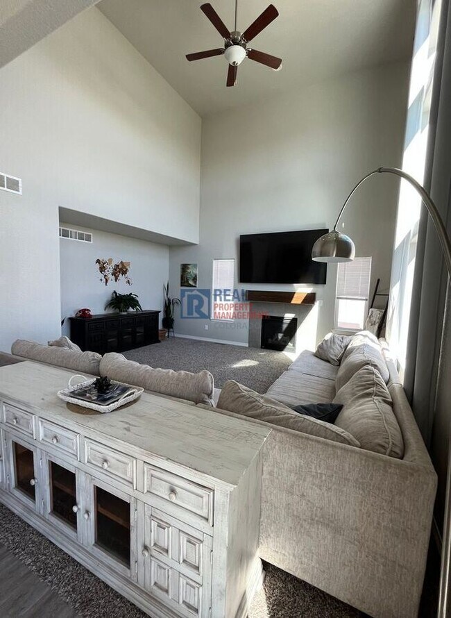 Foto del edificio - 4597 Hollycomb Dr