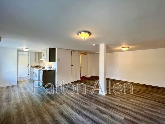 Foto del edificio - 239 Cedar Hill Rd