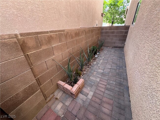 Building Photo - 5835 Chisolm Trail