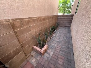 Building Photo - 5835 Chisolm Trail