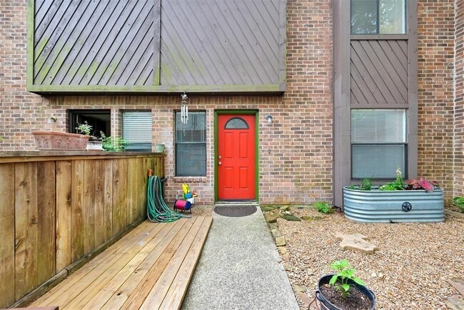 Building Photo - 42 Willowwood Cir