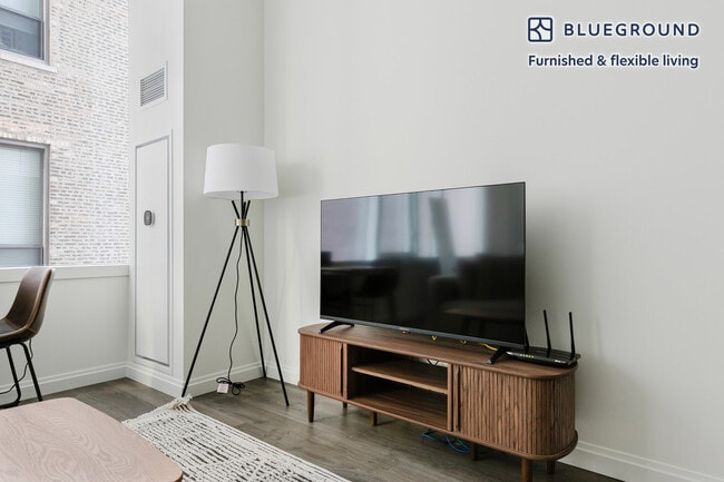 Building Photo - 1000 S Michigan Ave