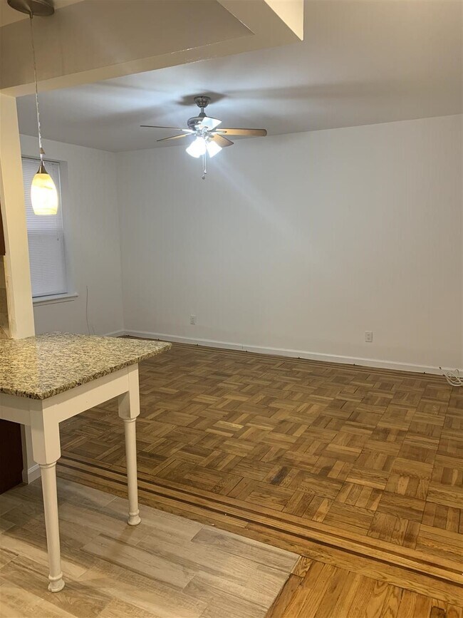 Foto del edificio - 6309 Boulevard E