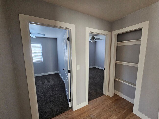 Building Photo - 3 bed 2 bath single level Home, Pet friendly