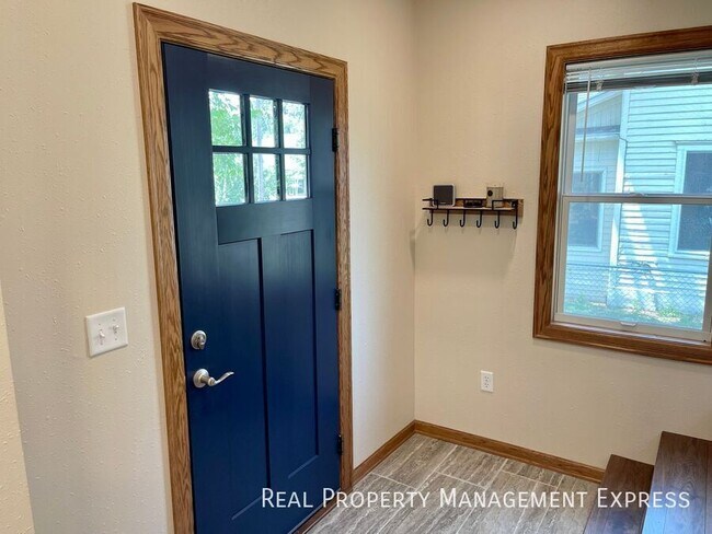 Foto del edificio - 3 Bedroom 1 Bathroom Home For Rent In Sioux Falls