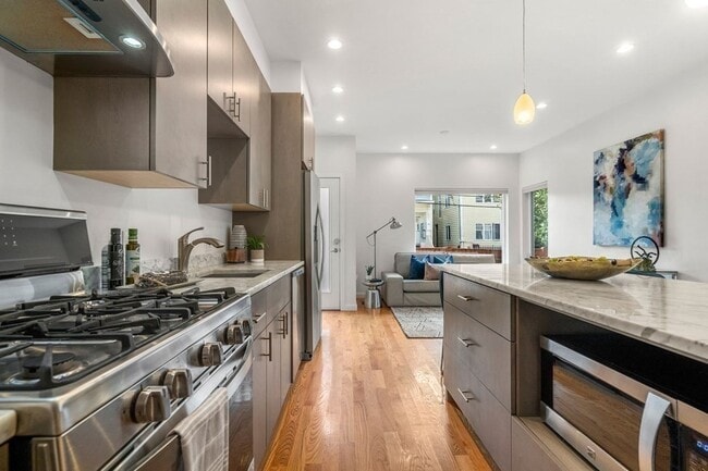 Building Photo - 161 Auburn St