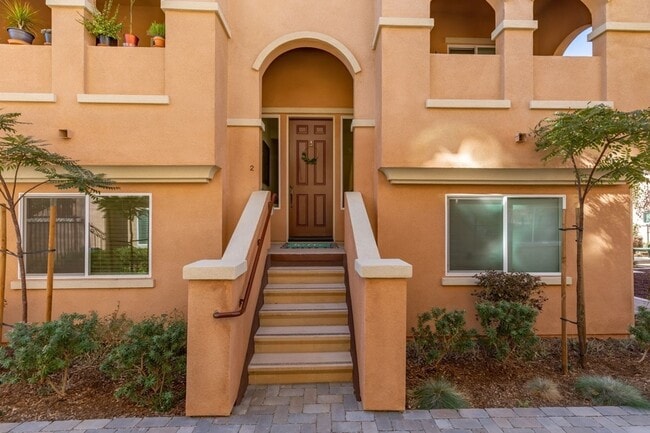 Building Photo - Chula Vista - Adorable 3 Bedroom 3 Bath To...