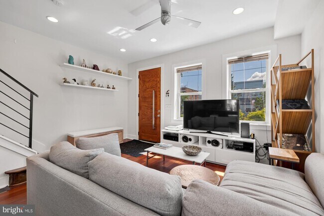 Foto del edificio - 6216 7th St NW