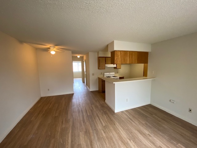 Foto del edificio - 10346 Commerce Ave
