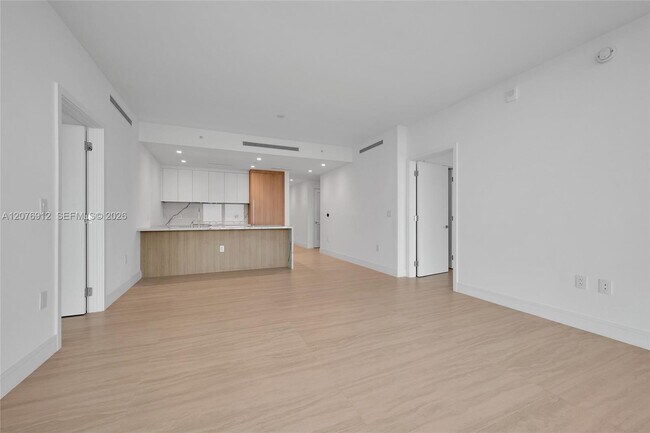 Building Photo - 2411 Laguna Cir