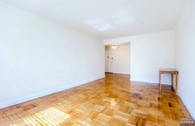 Foto del edificio - 2160 Center Ave